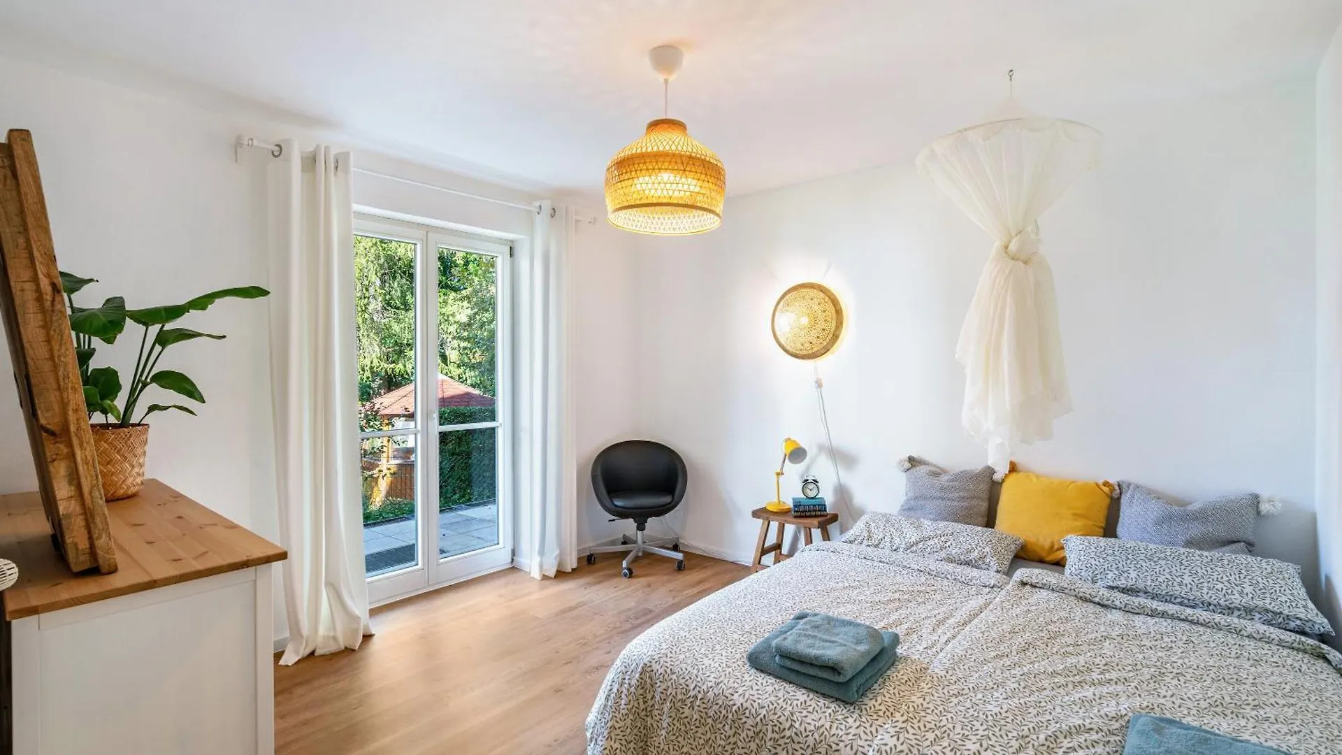 Sam'S Homestay Groebenzell